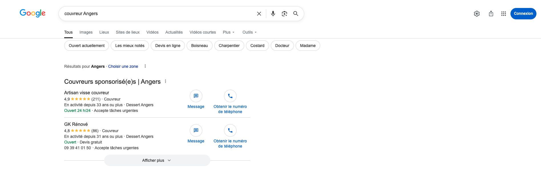 Exemple d'annonce Search Google Ads avec extensions sitelinks, callouts et numéro de téléphone sur une requête locale